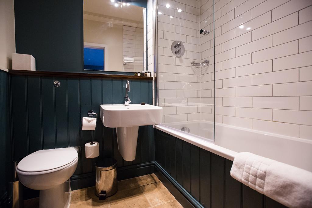 The Blue Boar Hotel Witney Eksteriør billede