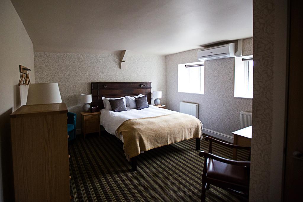 The Blue Boar Hotel Witney Eksteriør billede