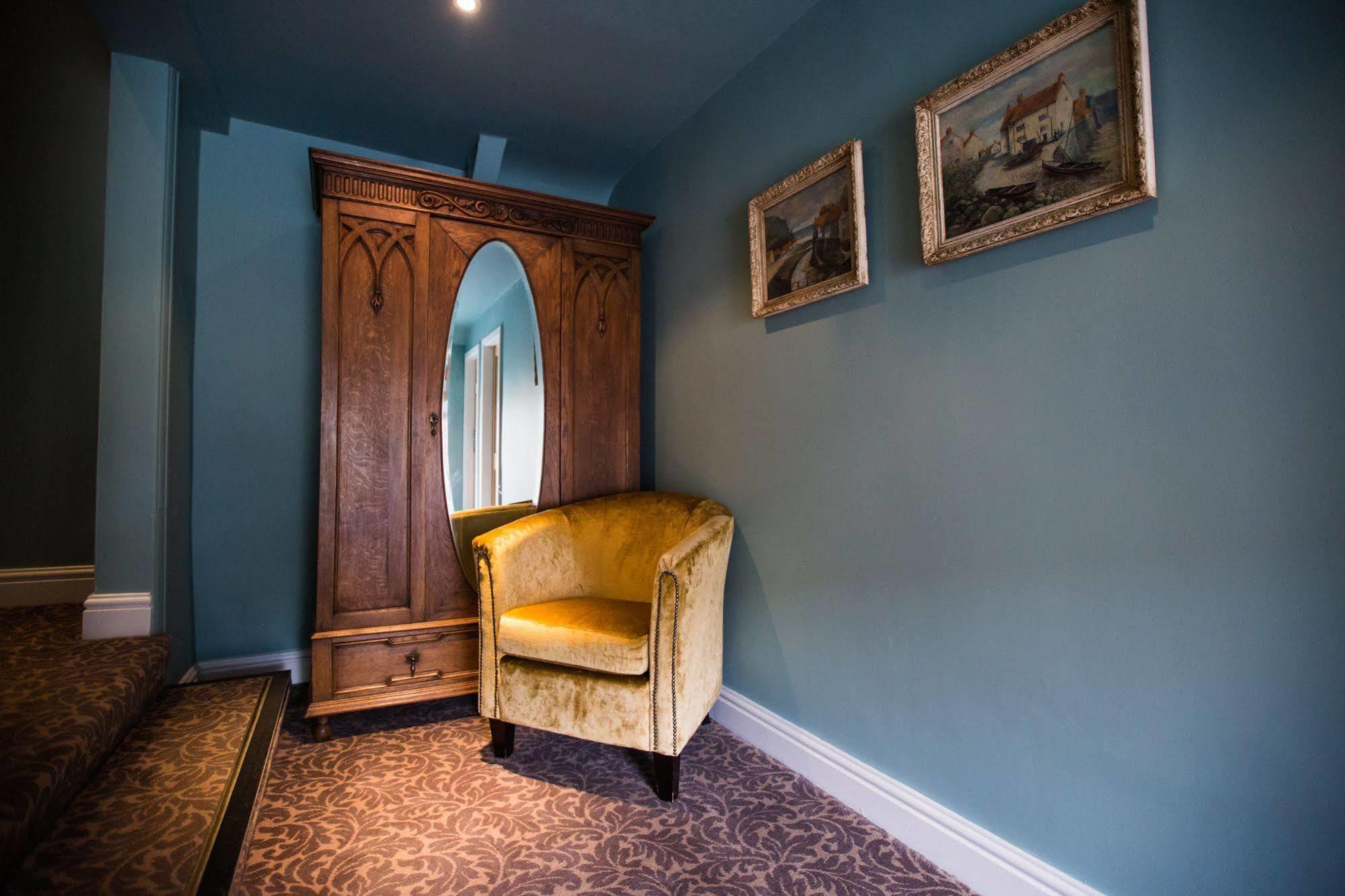 The Blue Boar Hotel Witney Eksteriør billede