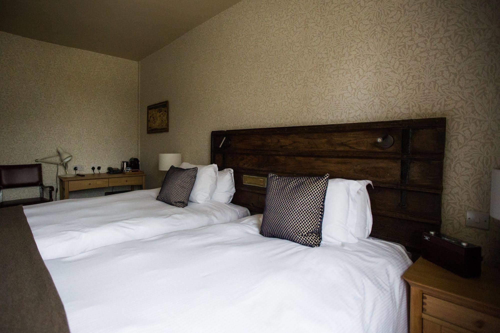 The Blue Boar Hotel Witney Eksteriør billede